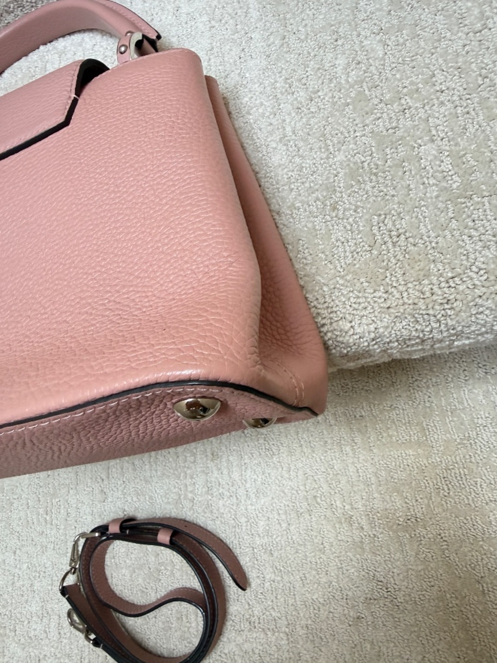 Louis Vuitton Taurillon Capucines PM in Dusty Rose - Picture 8 of 11
